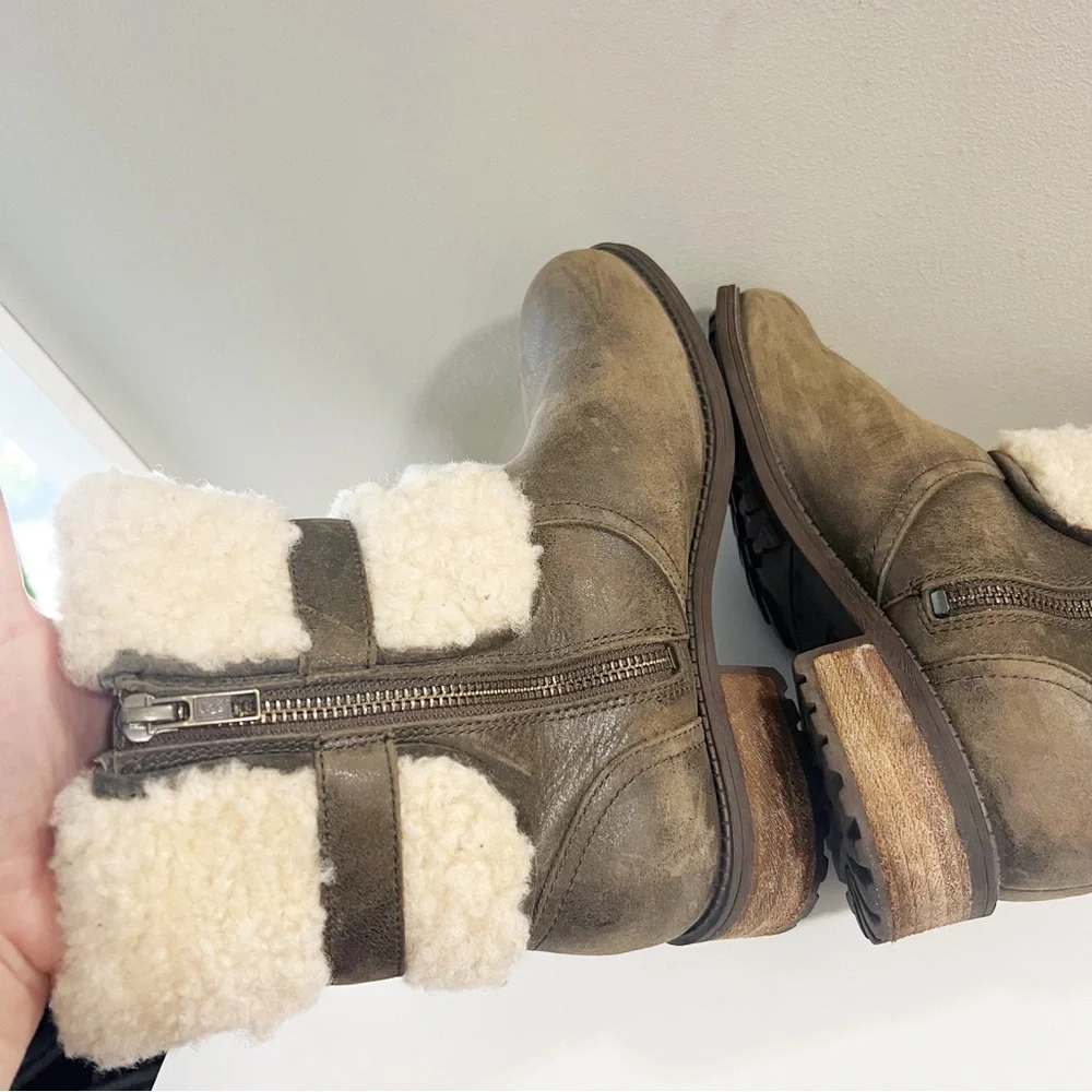 UGG Australia Blayre II Suede Boot in Espresso Round Toe Size 6